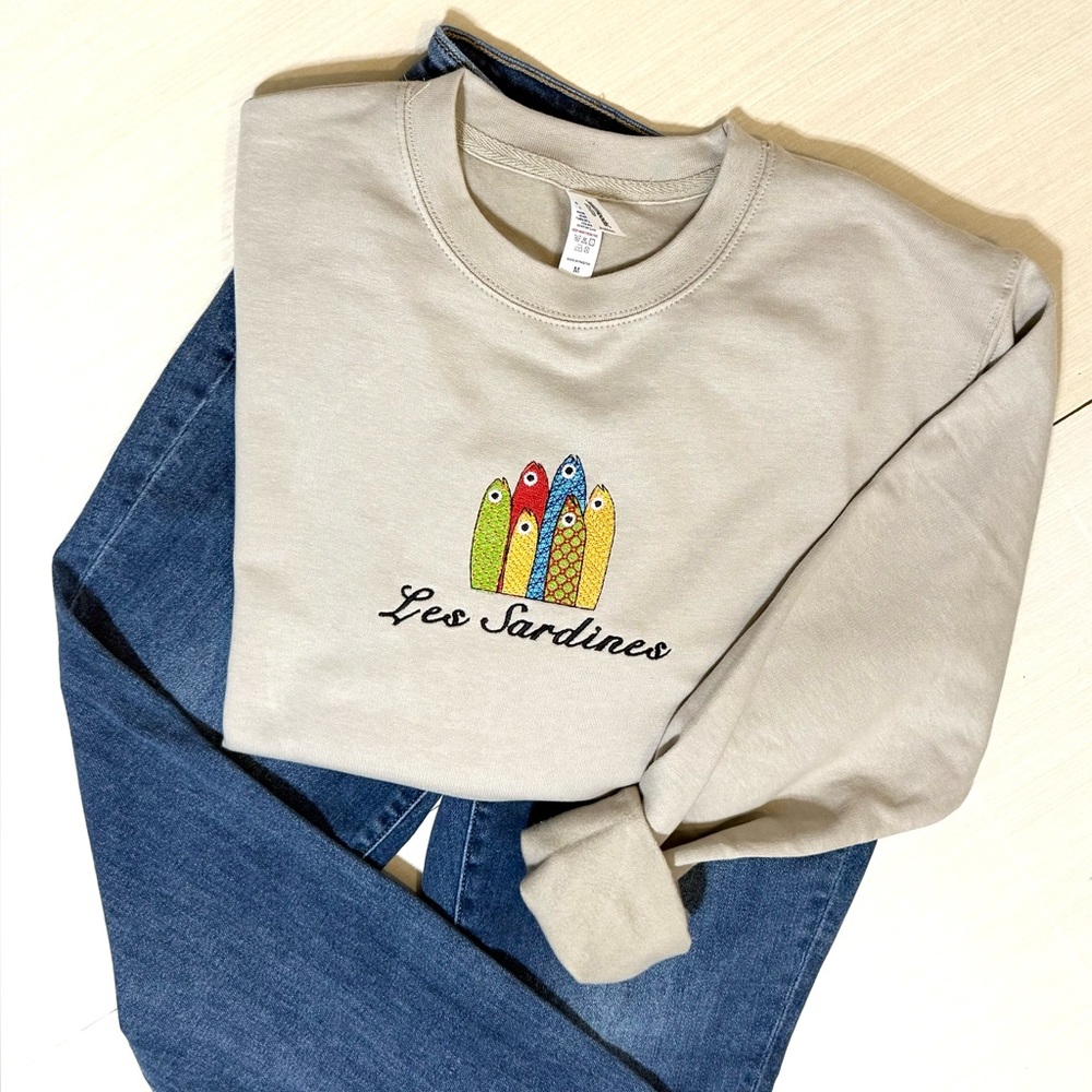 Les Sardines colorful embroidered crewneck, perfect for everyday!